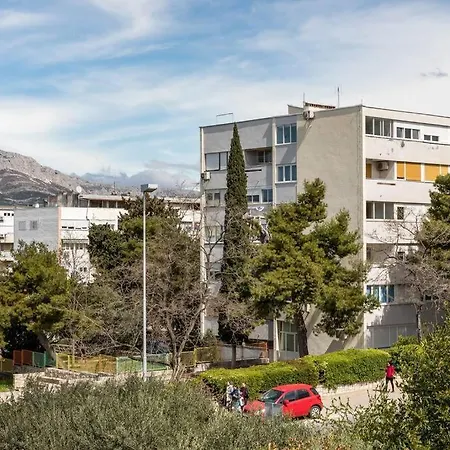 Center + Balcony شقة