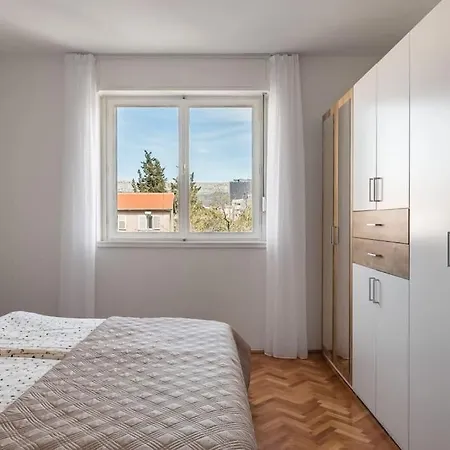 Center + Balcony سبليت
